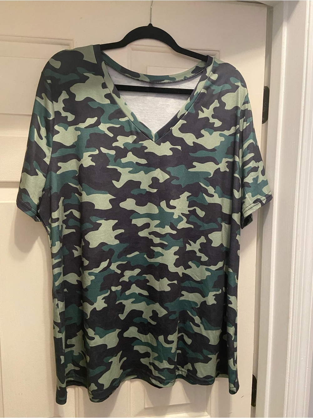 2X V-Neck Camo Print Tee